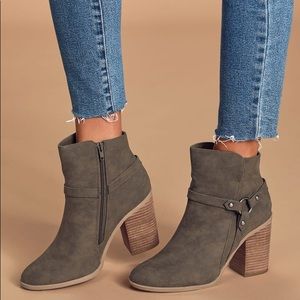 NWOT Lulus Marka Olive Green Nubuck Ankle Booties